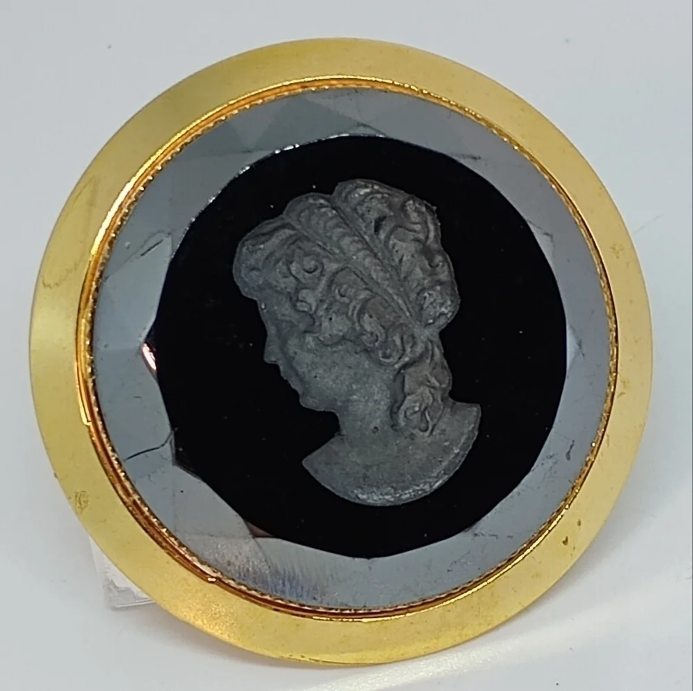 * vintage Victorian cameo black glass intaglio pin brooch